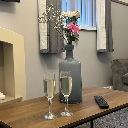 Lägenhet Omega - 3 Bedrooms - Sleeps 5