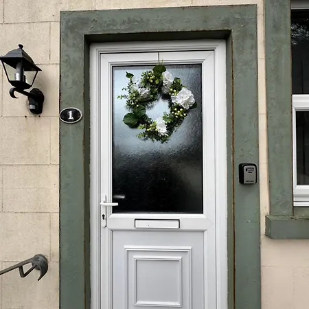 Omega - 3 Bedrooms - Sleeps 5 Apartment *