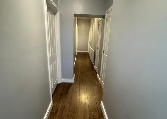 Omega - 3 Bedrooms - Sleeps 5 *