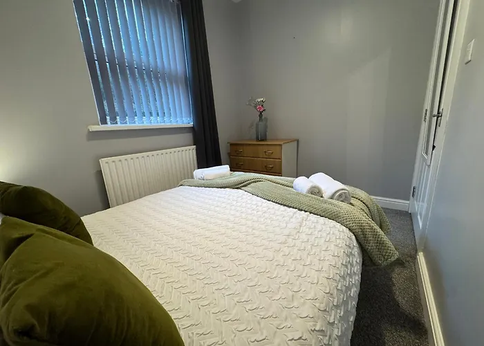 Omega - 3 Bedrooms - Sleeps 5