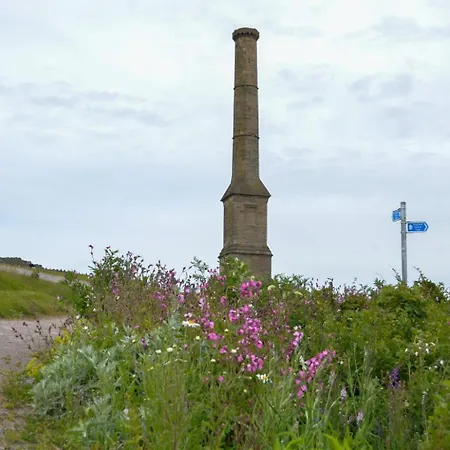 Omega - 3 Bedrooms - Sleeps 5