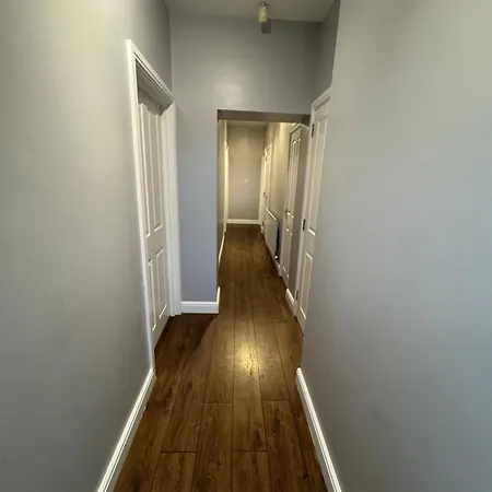 Omega - 3 Bedrooms - Sleeps 5 *