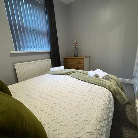 Omega - 3 Bedrooms - Sleeps 5